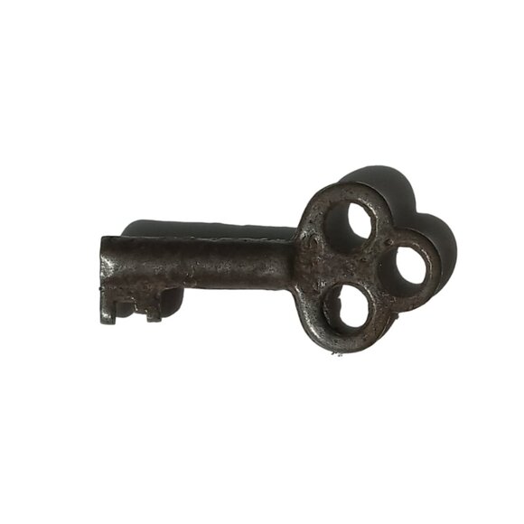 Old Antique Skeleton Key, Collectible Key, Small Key - Picture 7 of 7